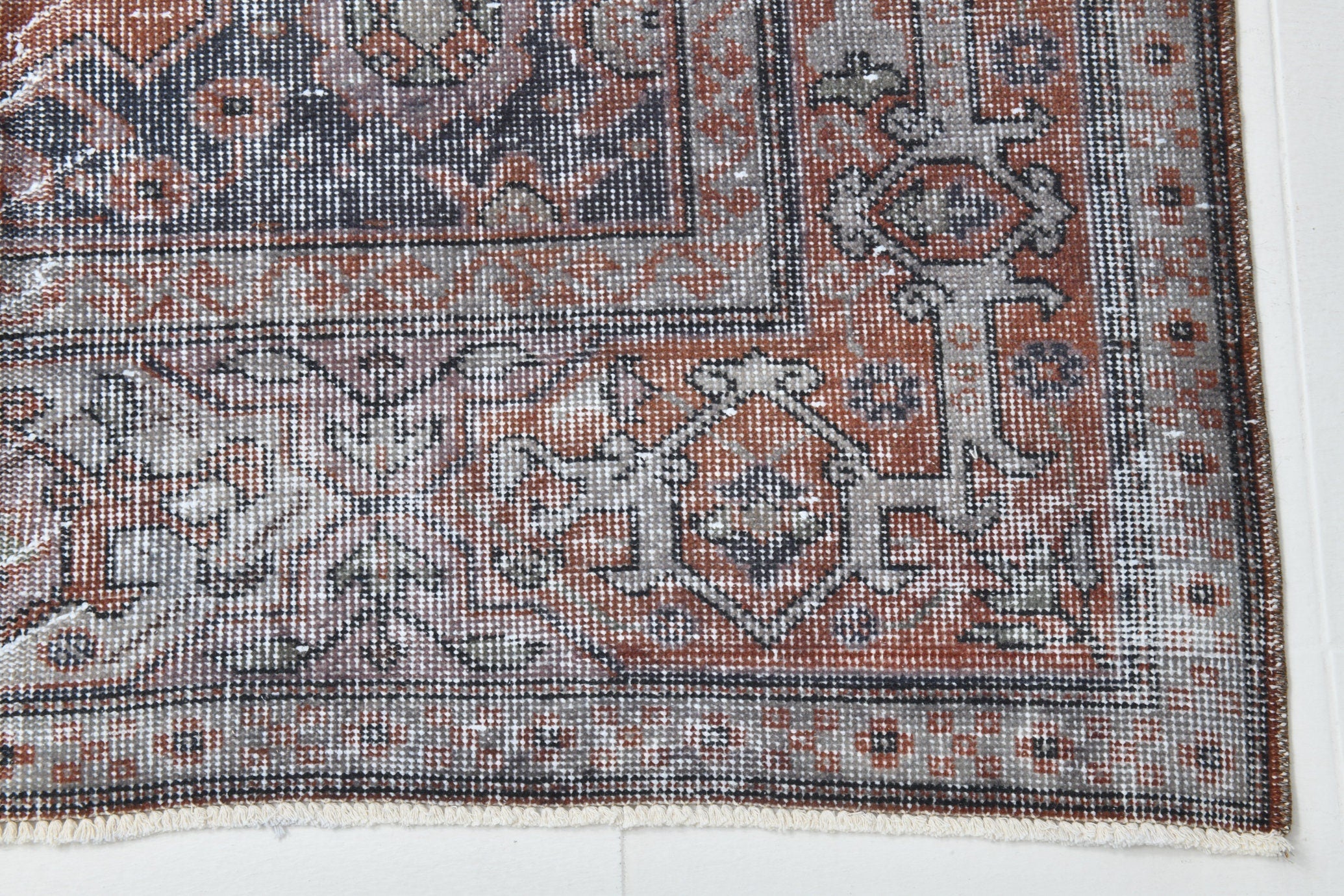 Turkish Vintage Rug  4'10" x 8'8" ft