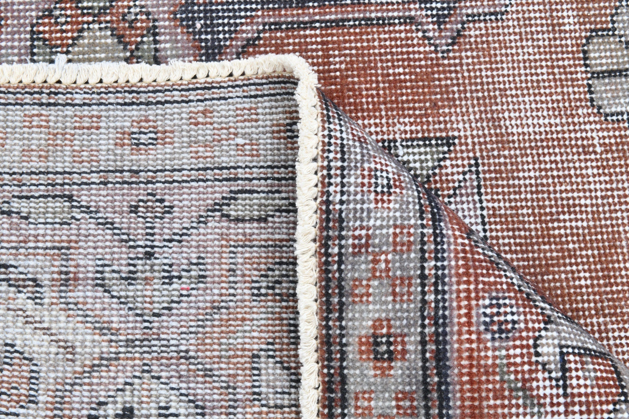 Turkish Vintage Rug  4'10" x 8'8" ft