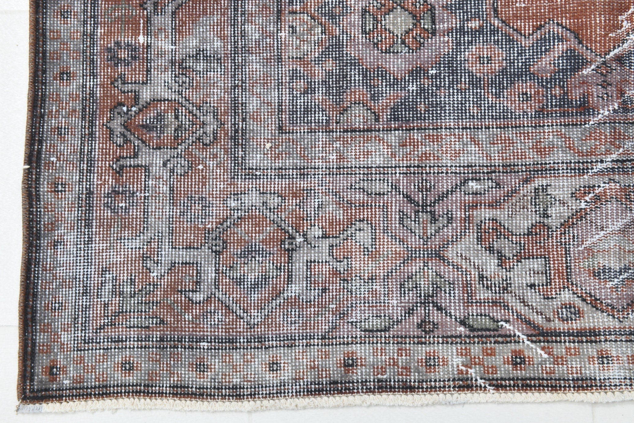 Turkish Vintage Rug  4'10" x 8'8" ft