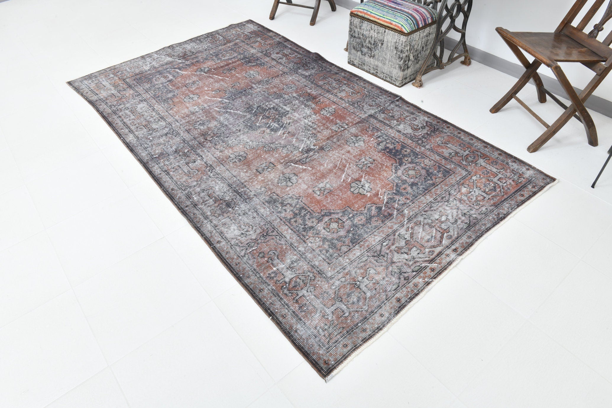 Turkish Vintage Rug  4'10" x 8'8" ft