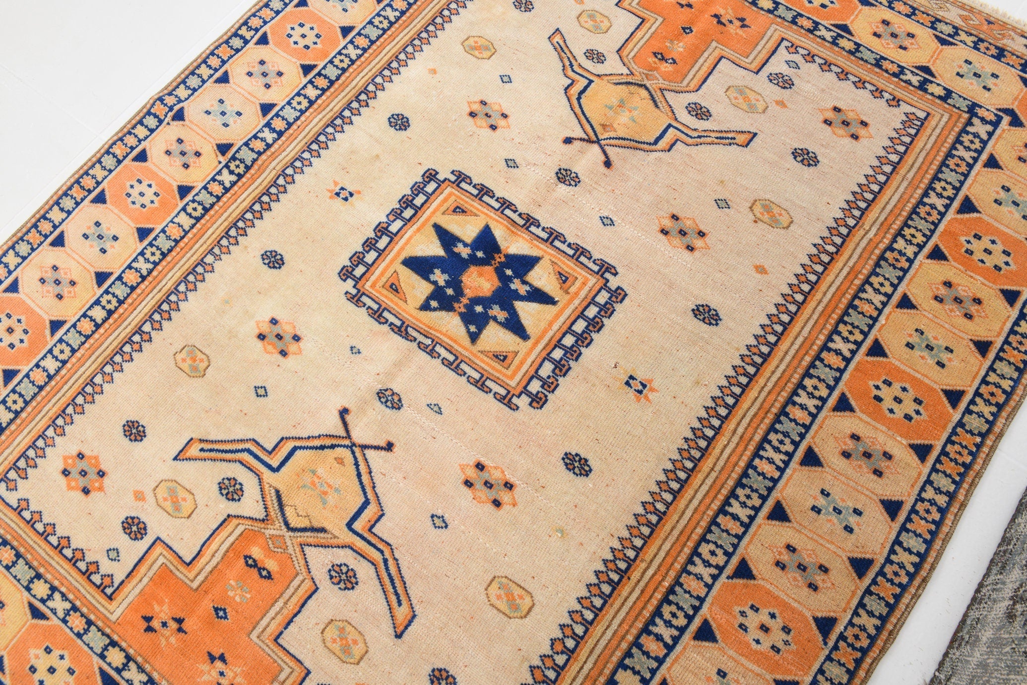 Turkish Vintage Rug  4'11" x 6'6" ft