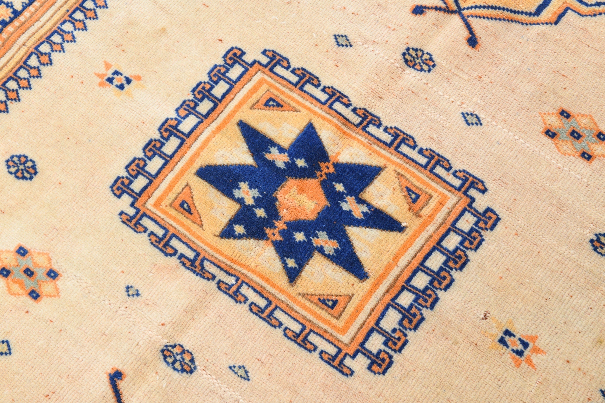 Turkish Vintage Rug  4'11" x 6'6" ft