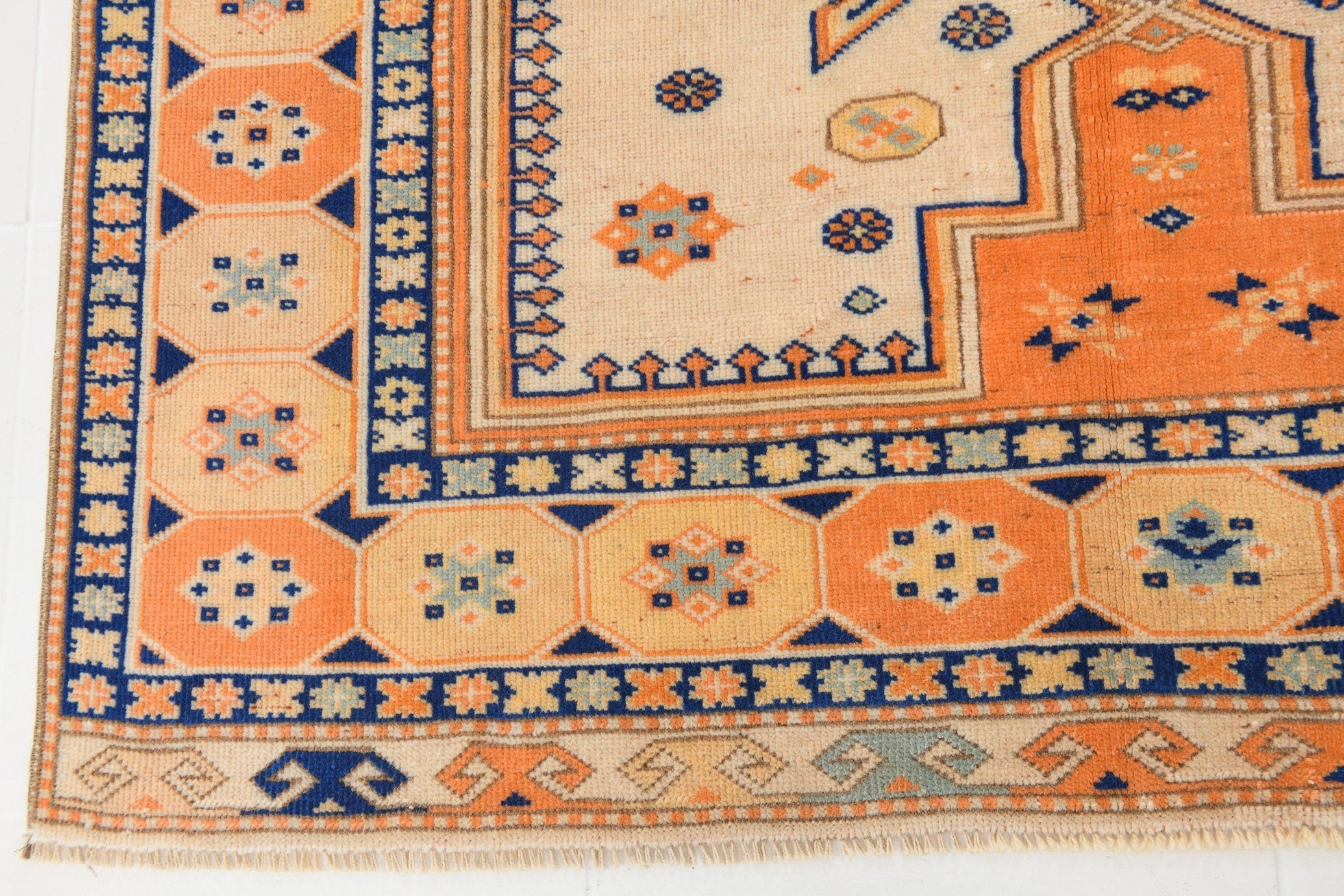Turkish Vintage Rug  4'11" x 6'6" ft