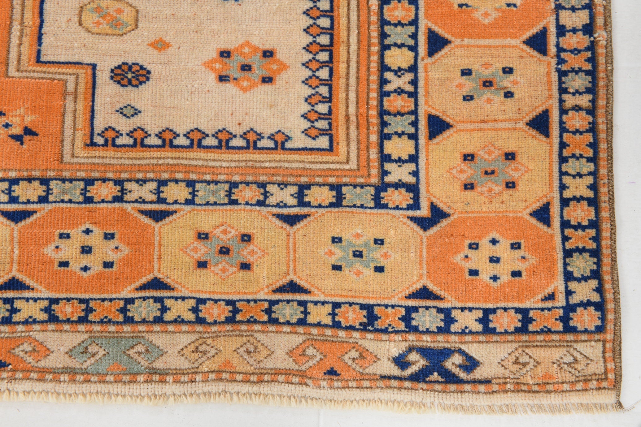 Turkish Vintage Rug  4'11" x 6'6" ft