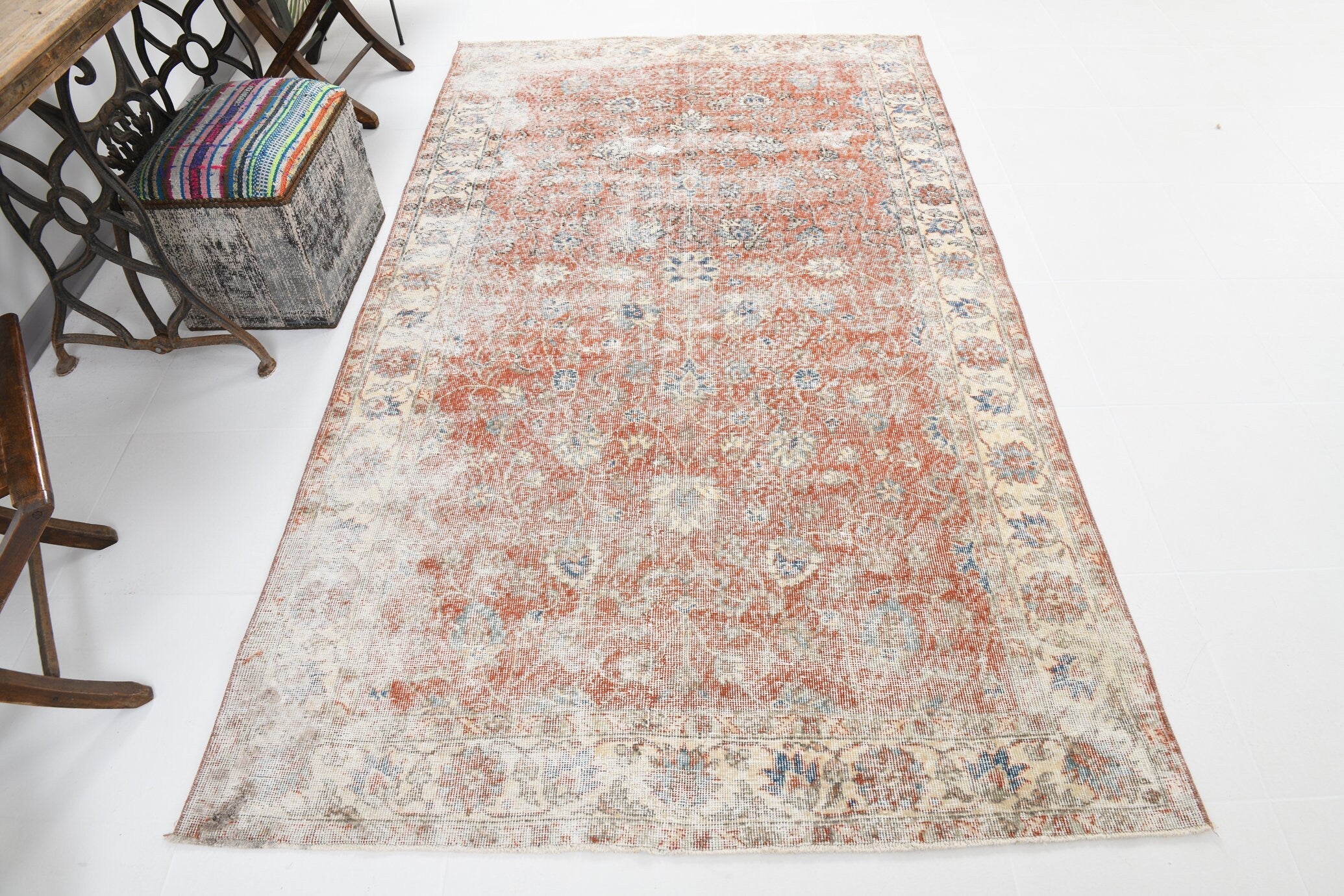 Turkish Vintage Rug  4'11" x 8'6" ft