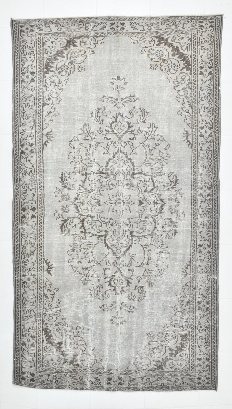 Turkish Vintage Rug  4'11" x 9'1" ft
