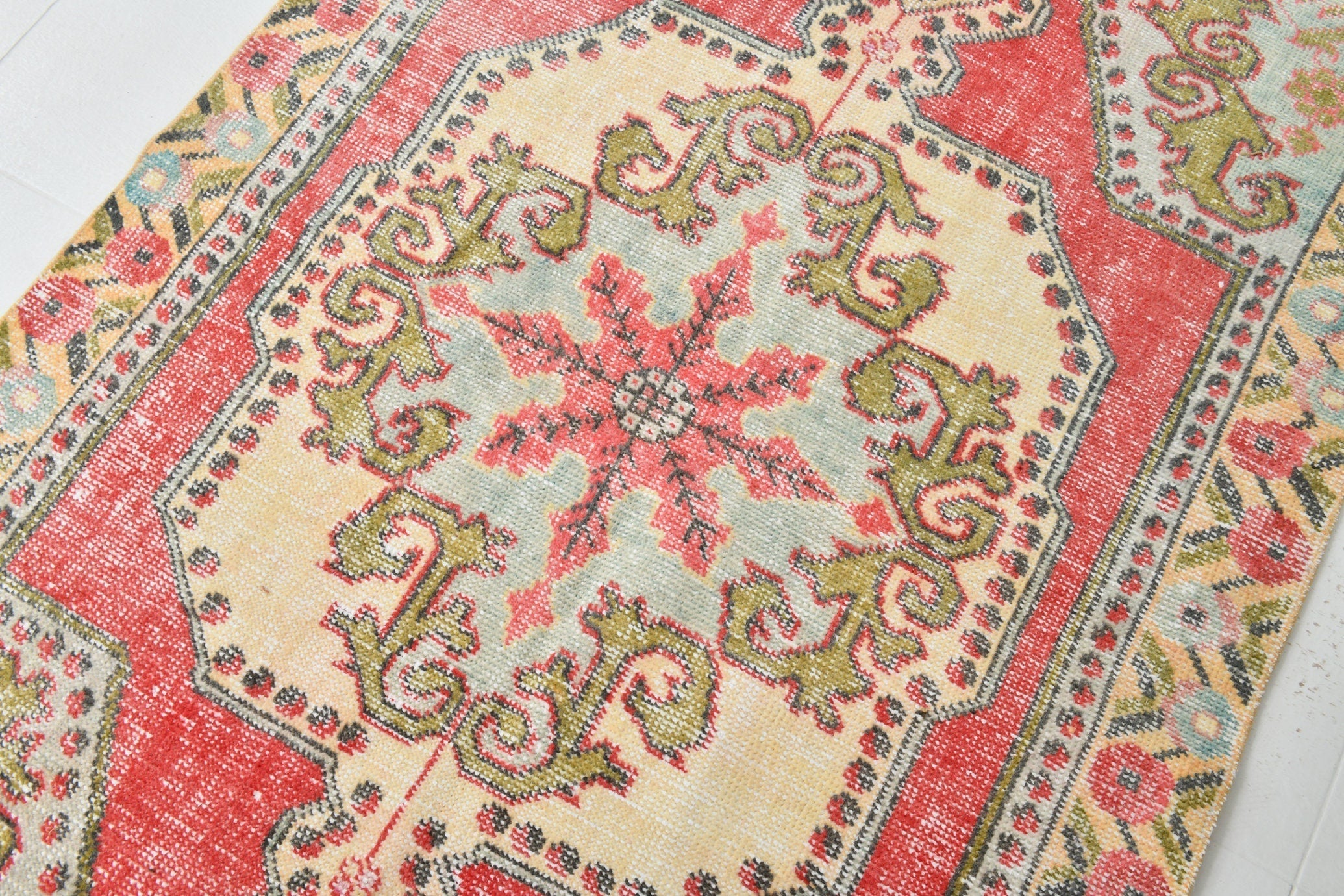 Turkish Vintage Rug  4'3" x 7'7" ft