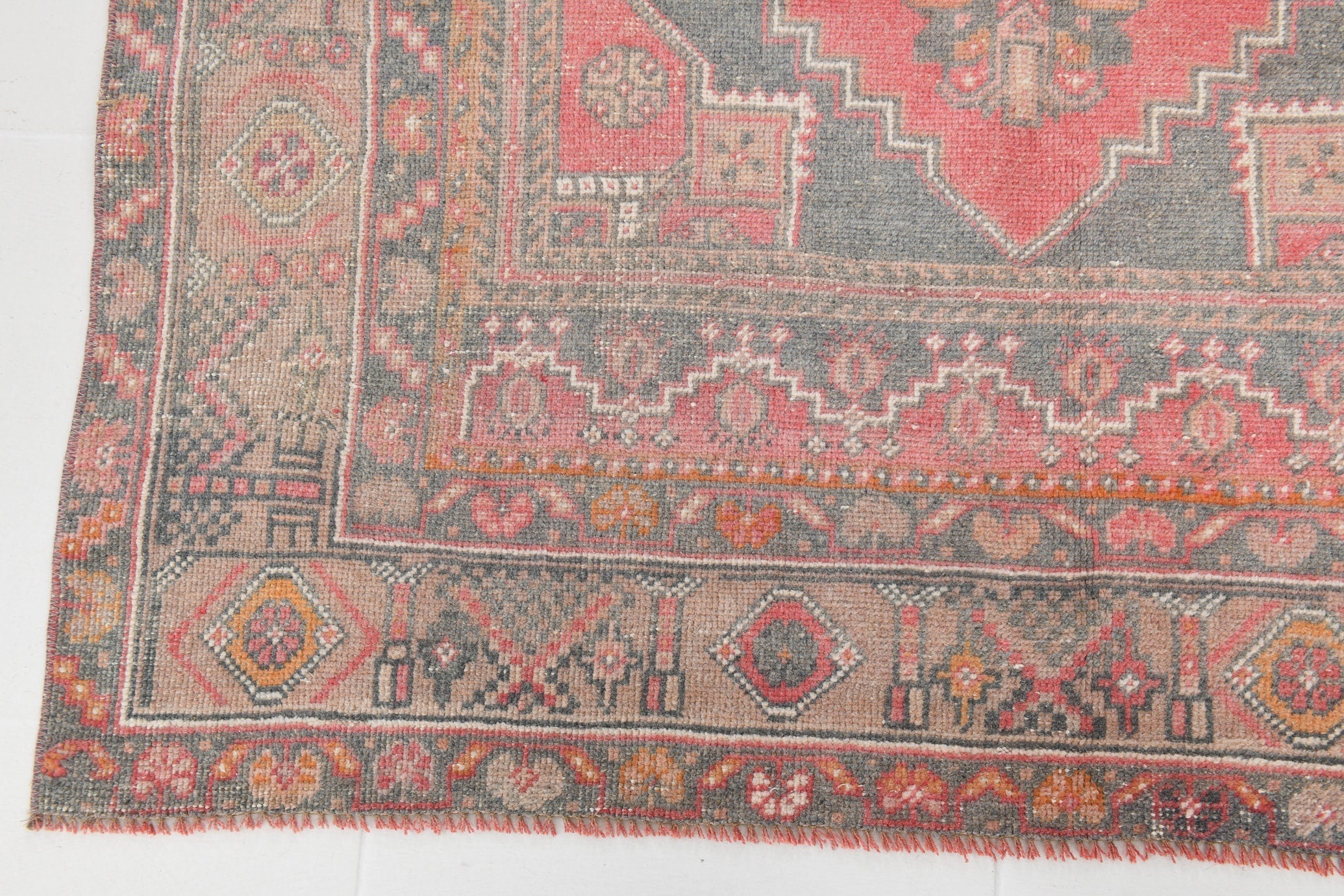Turkish Vintage Rug  4'4" x 7'6" ft