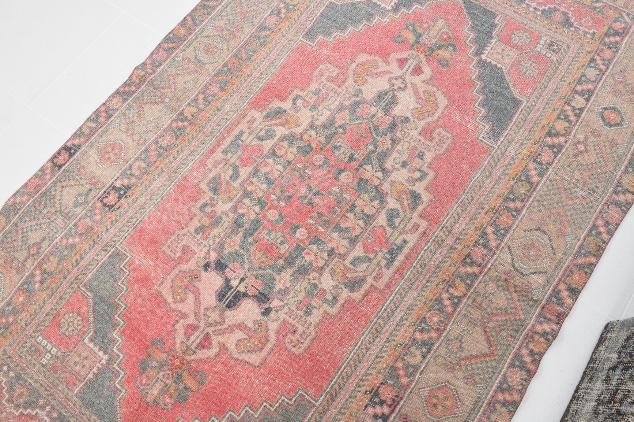 Turkish Vintage Rug  4'4" x 7'6" ft