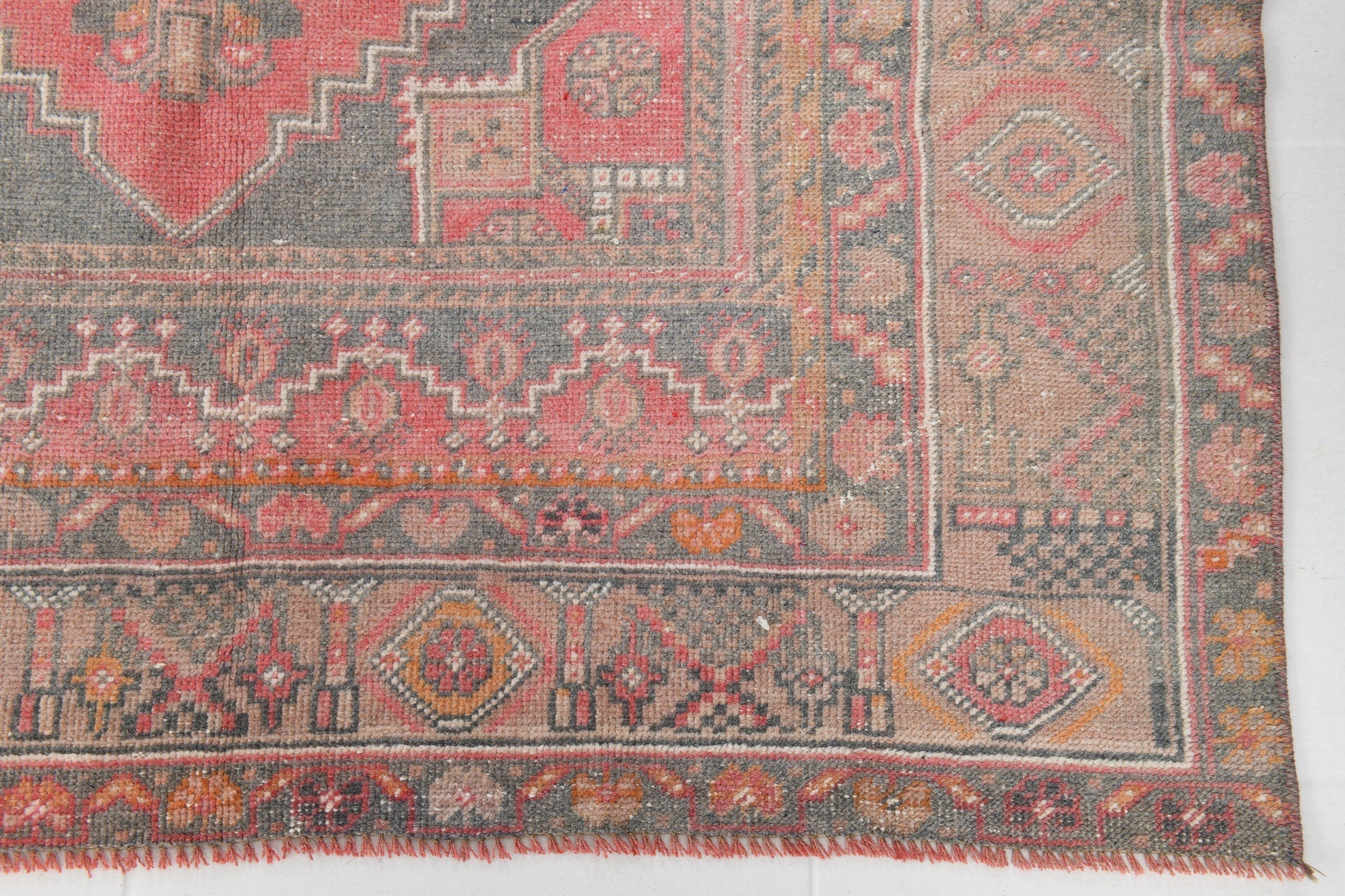 Turkish Vintage Rug  4'4" x 7'6" ft