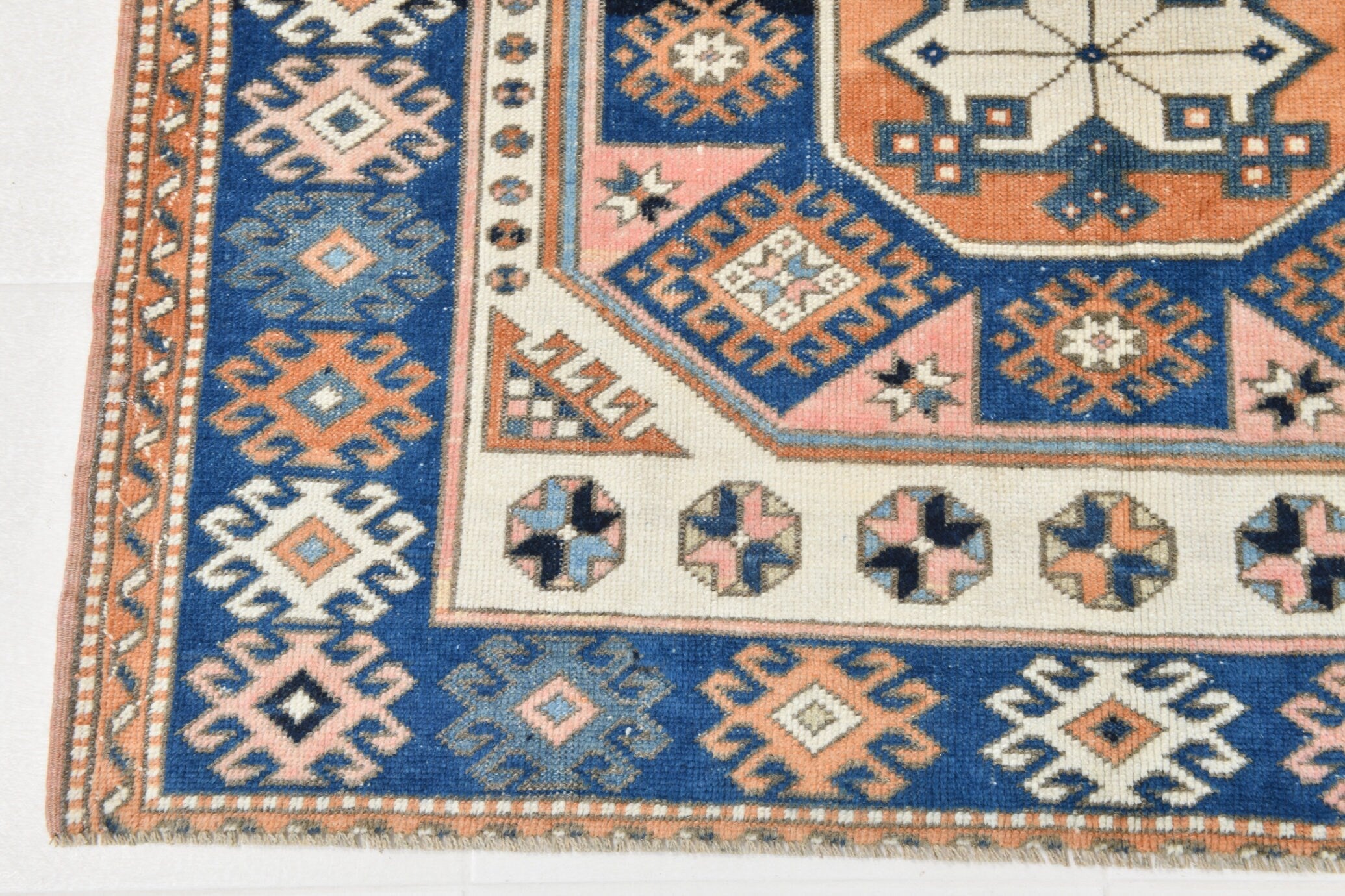 Turkish Vintage Rug  4'6" x 5'8" ft