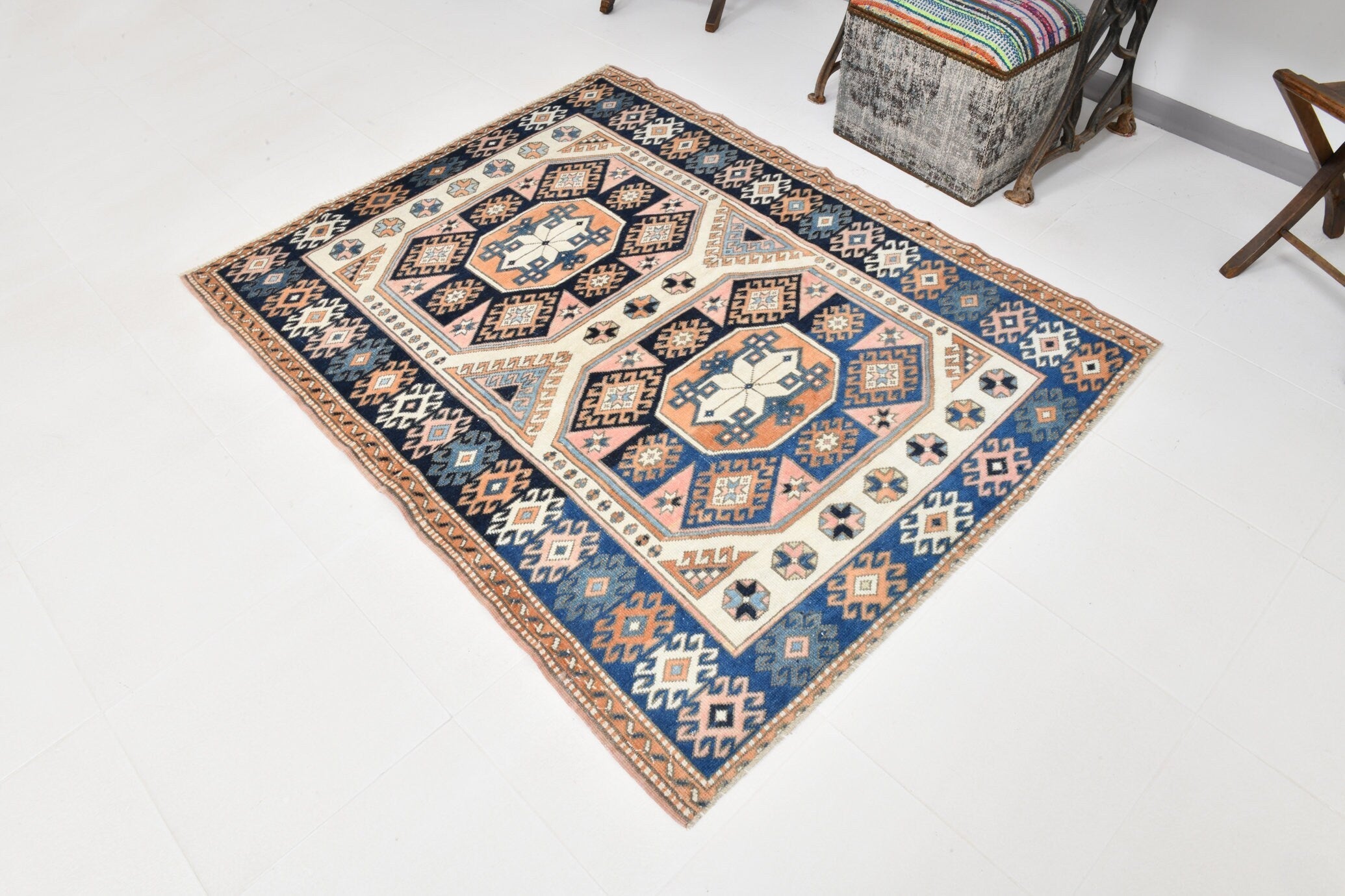 Turkish Vintage Rug  4'6" x 5'8" ft
