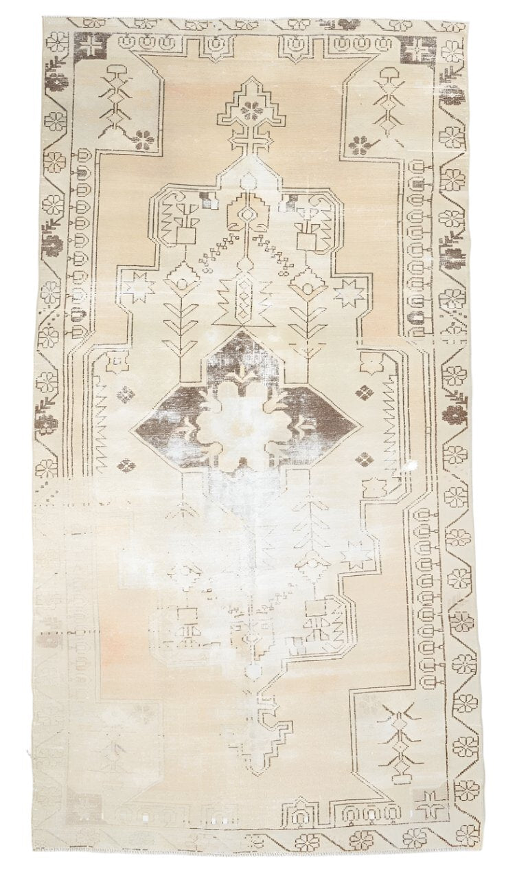 Turkish Vintage Rug  4'6" x 8'5" ft