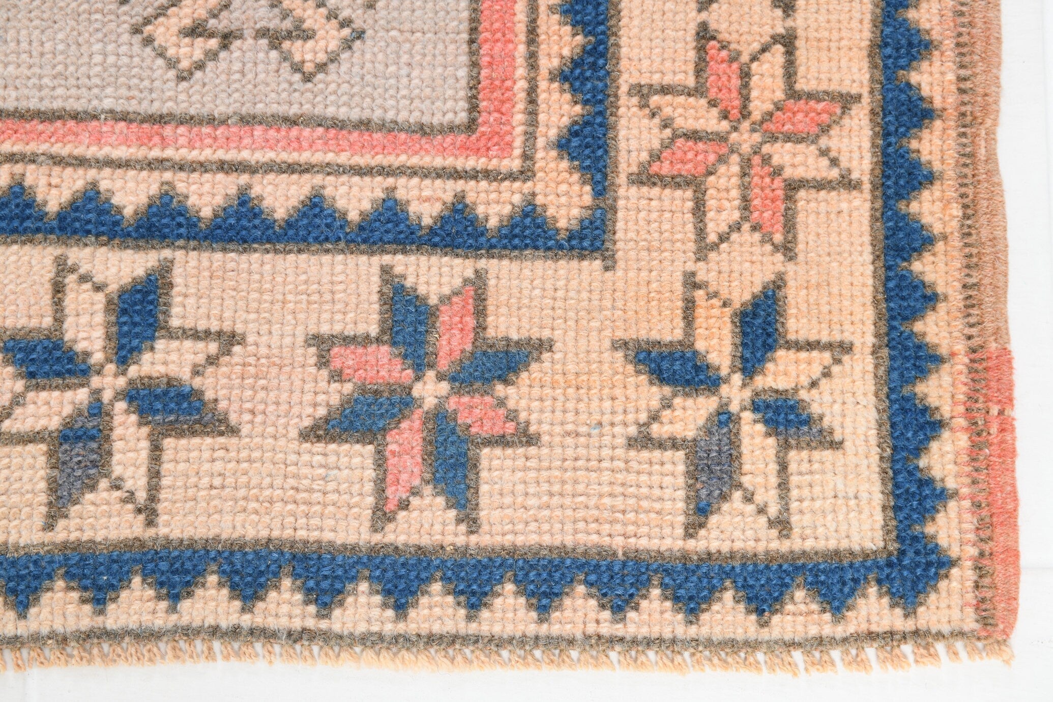 Turkish Vintage Rug  4'8" x 7'10" ft