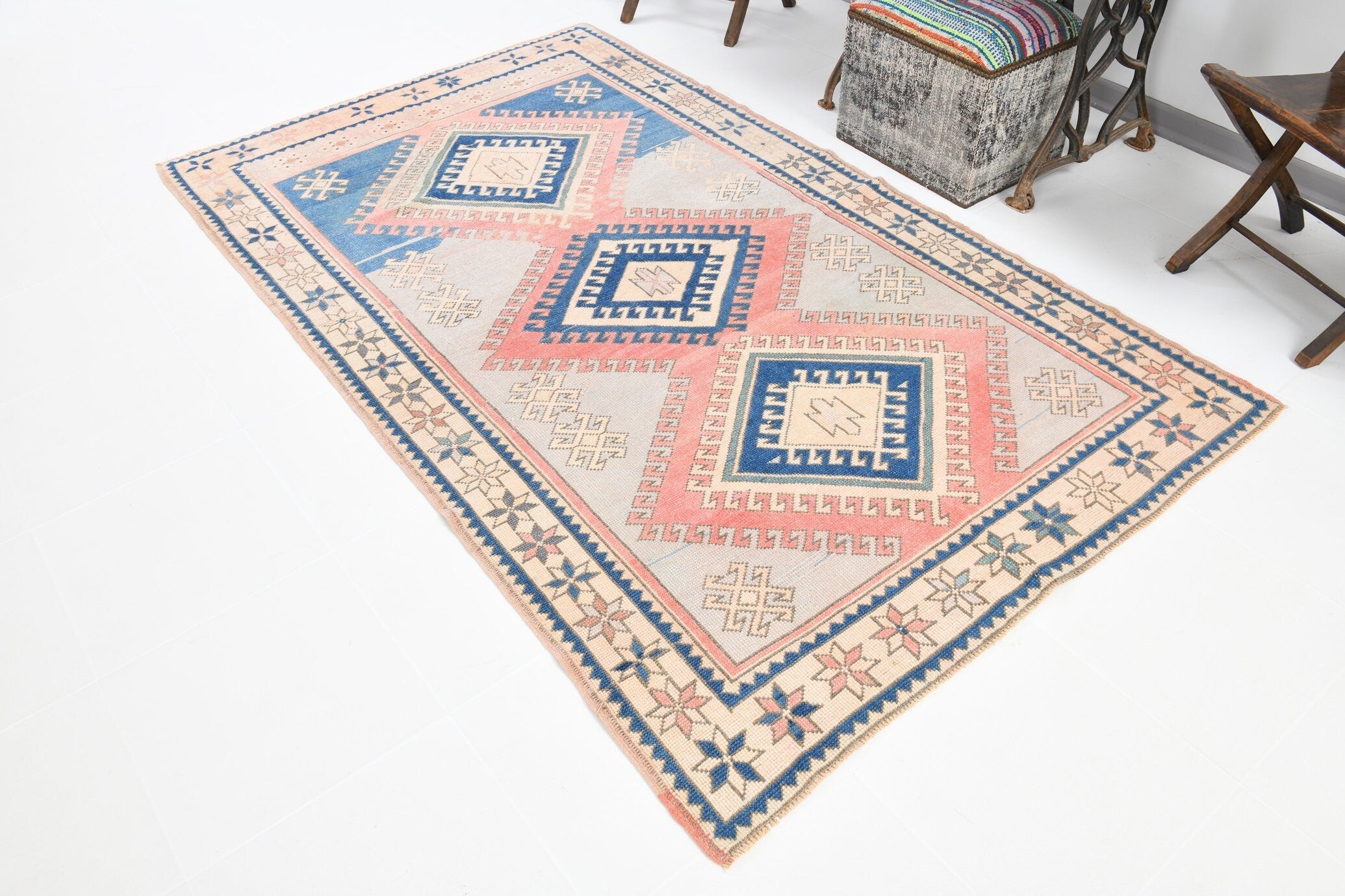 Turkish Vintage Rug  4'8" x 7'10" ft