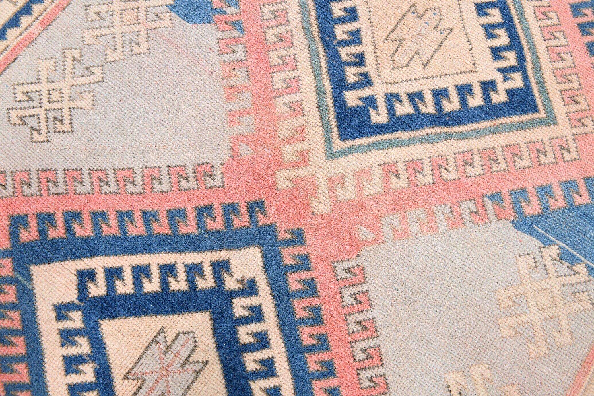 Turkish Vintage Rug  4'8" x 7'10" ft