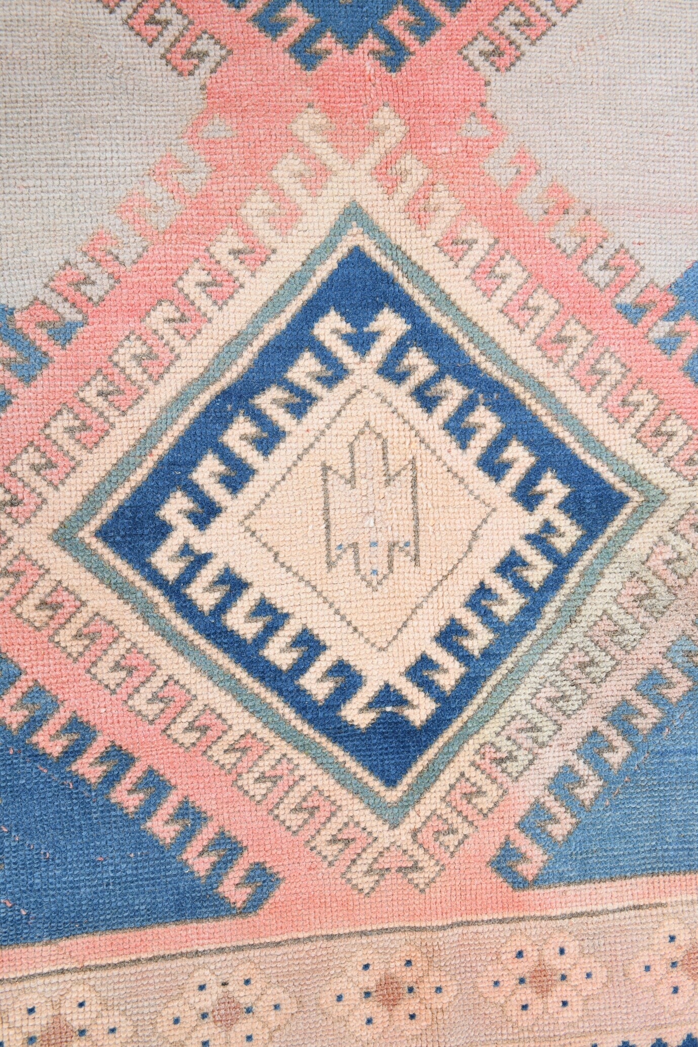 Turkish Vintage Rug  4'8" x 7'10" ft