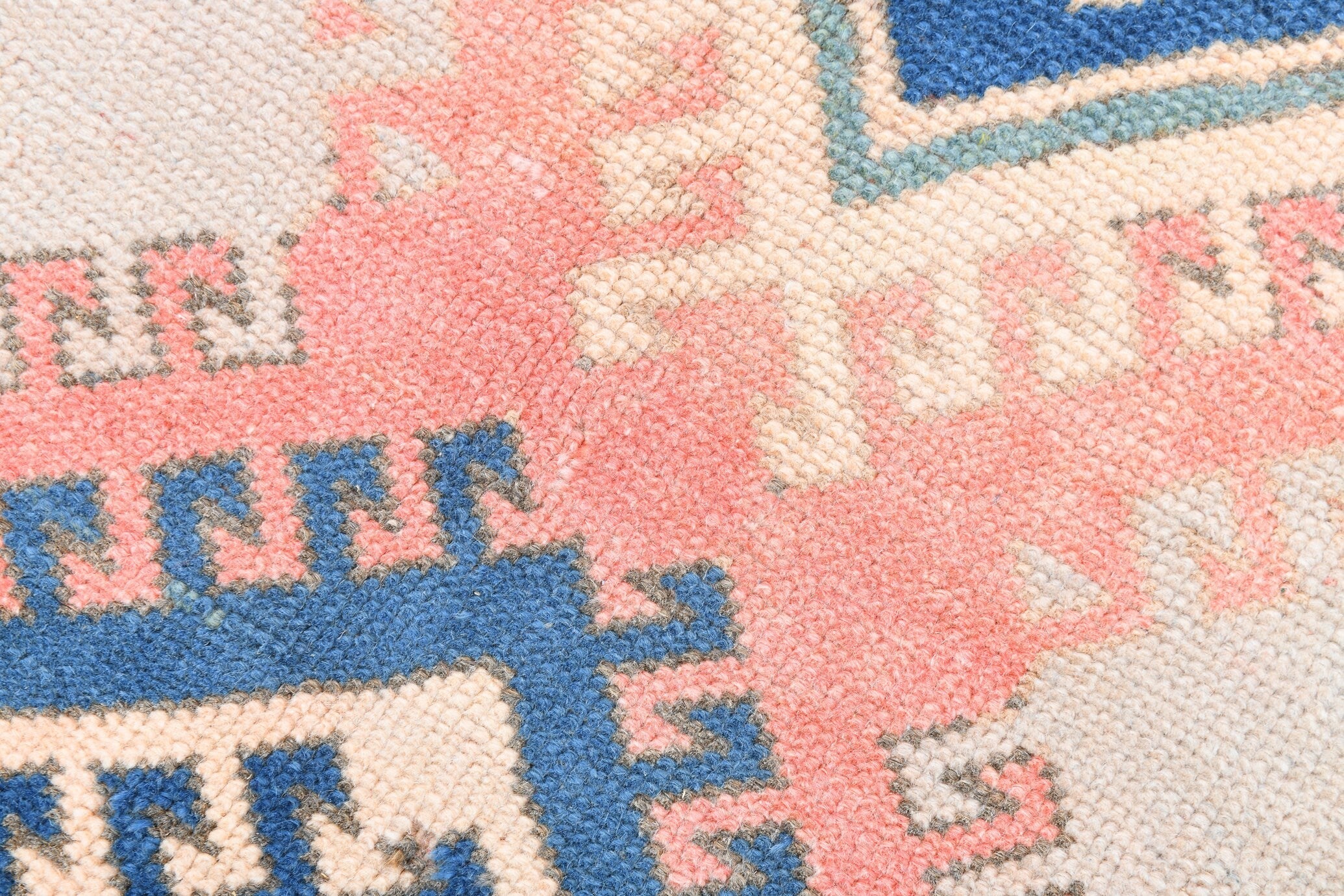 Turkish Vintage Rug  4'8" x 7'10" ft