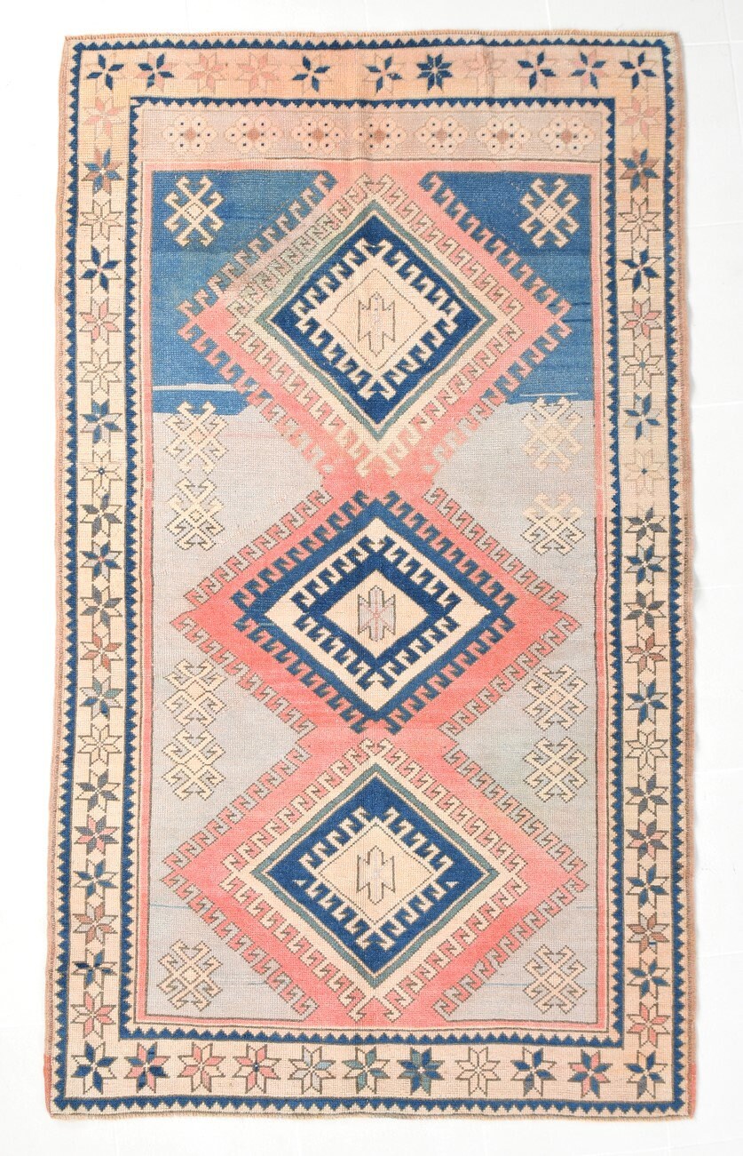 Turkish Vintage Rug  4'8" x 7'10" ft