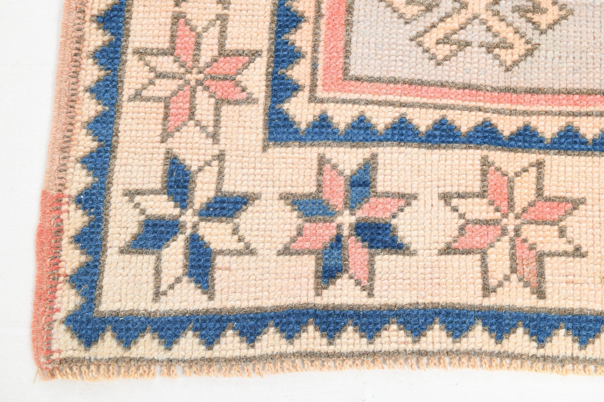 Turkish Vintage Rug  4'8" x 7'10" ft