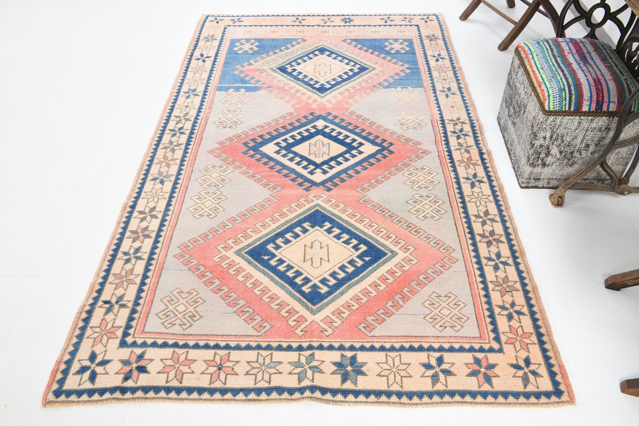 Turkish Vintage Rug  4'8" x 7'10" ft