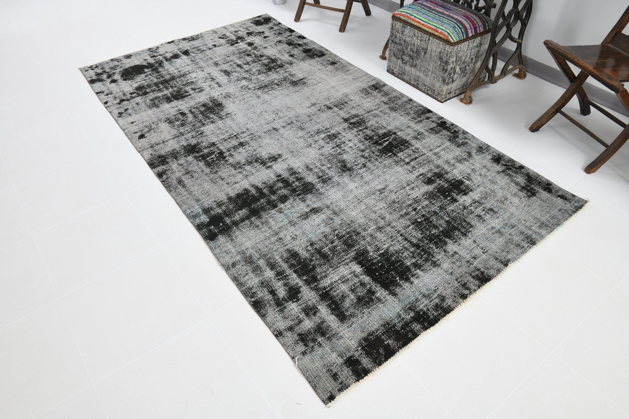 Turkish Vintage Rug  4'8" x 8'10" ft