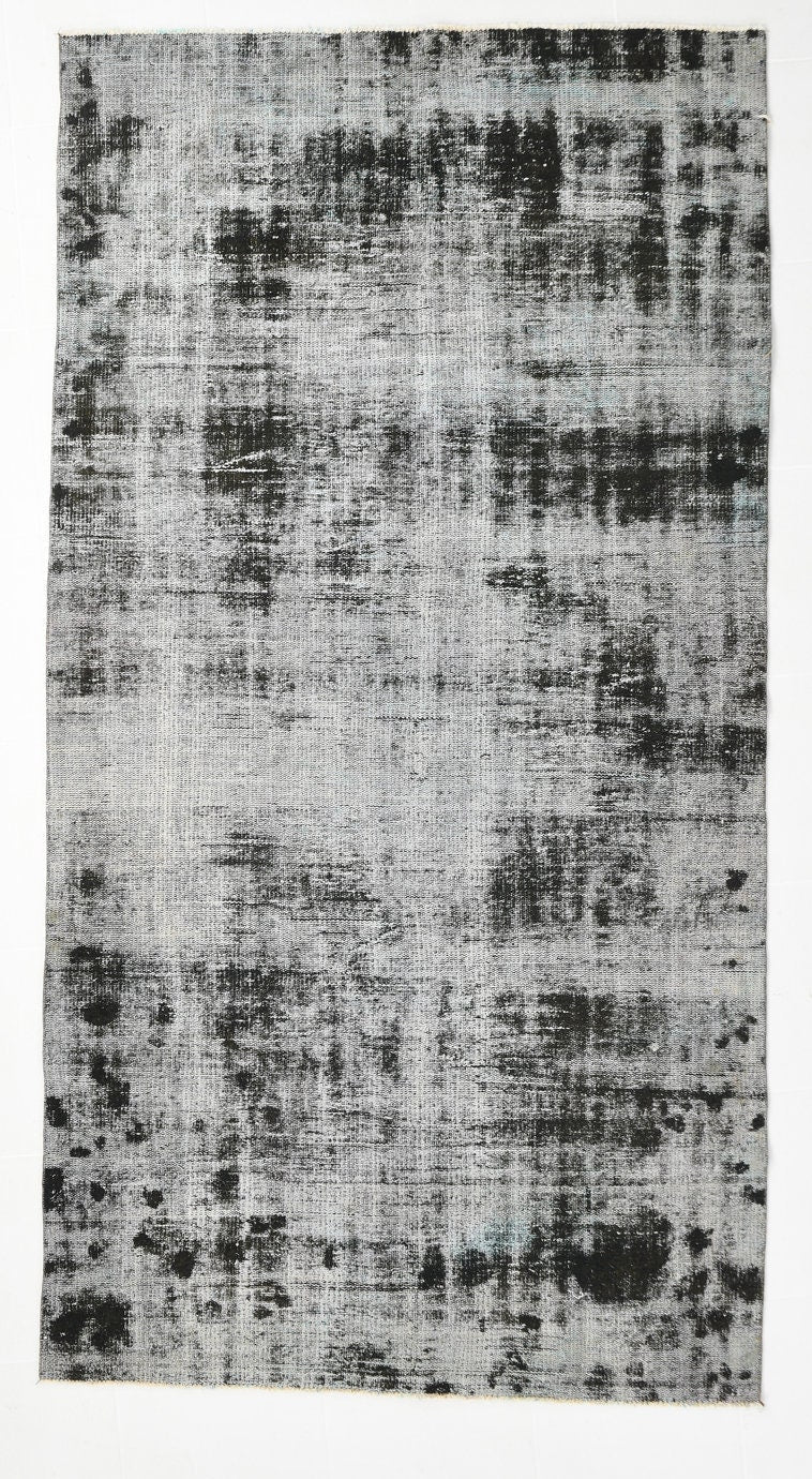 Turkish Vintage Rug  4'8" x 8'10" ft