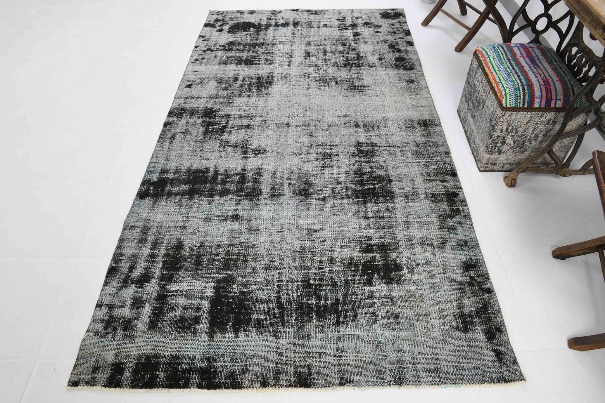 Turkish Vintage Rug  4'8" x 8'10" ft