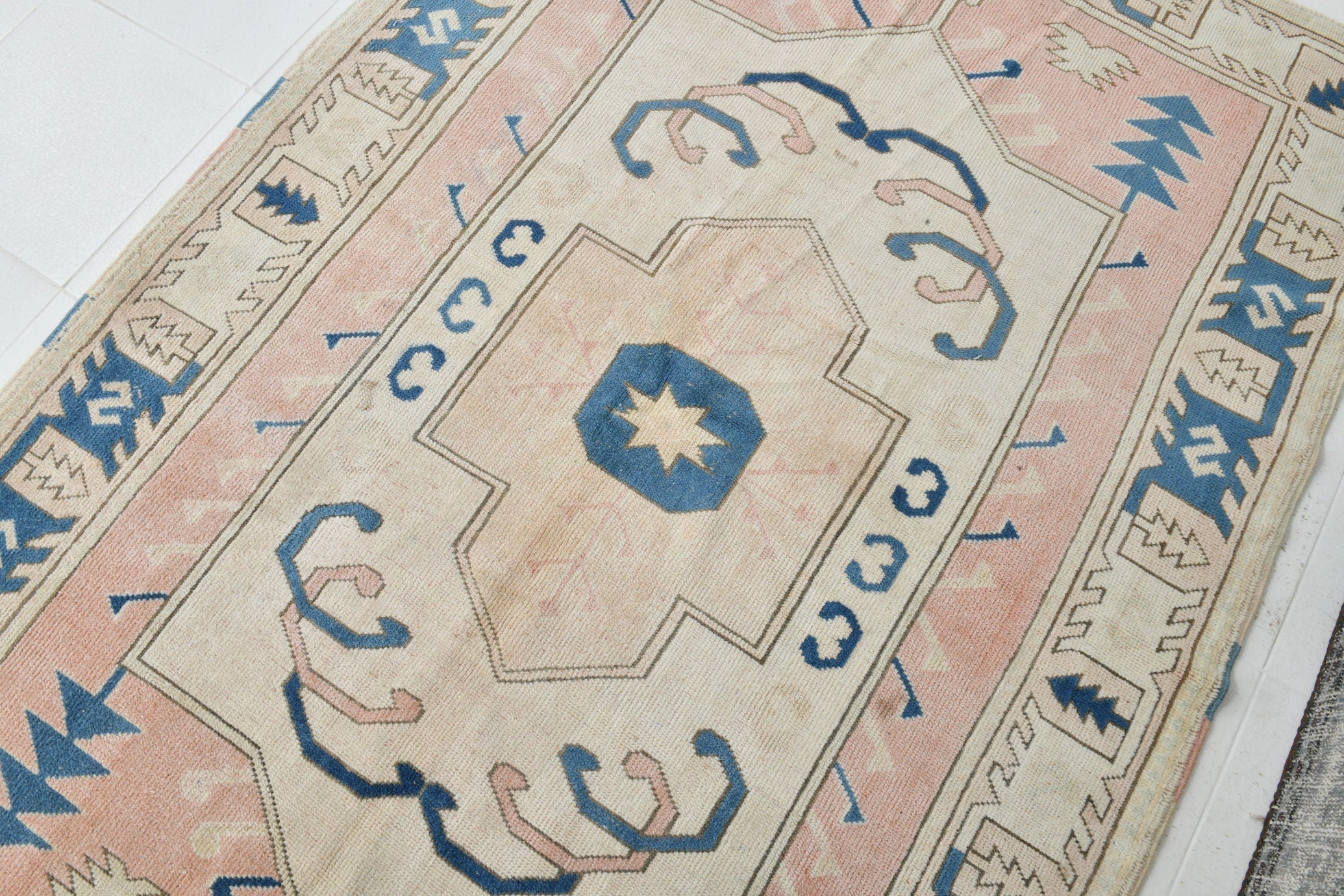 Turkish Vintage Rug  5'1" x 7'5" ft