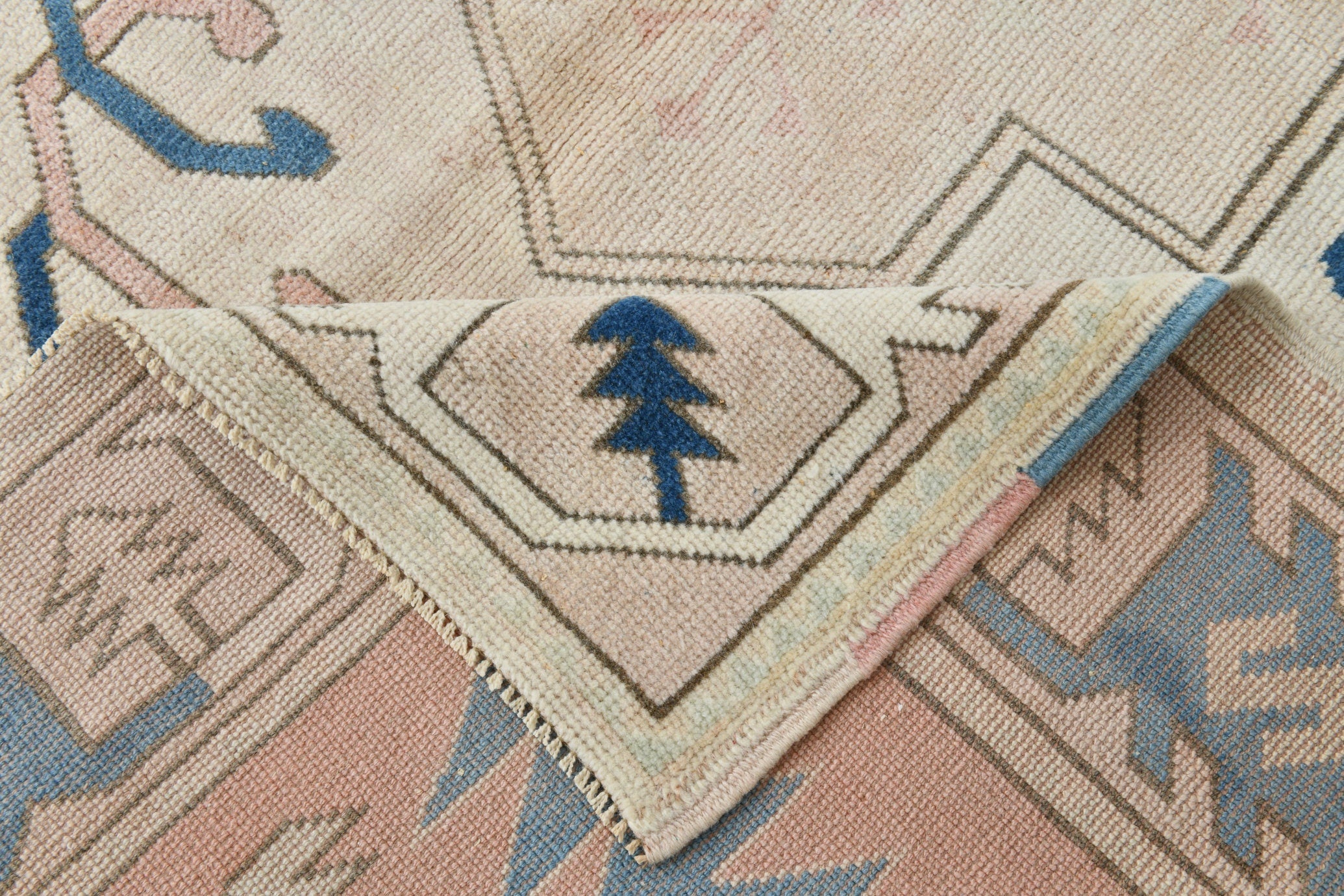 Turkish Vintage Rug  5'1" x 7'5" ft