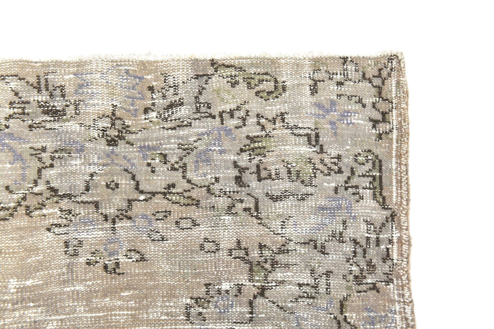 Turkish Vintage Rug  5'1" x 8'8" ft