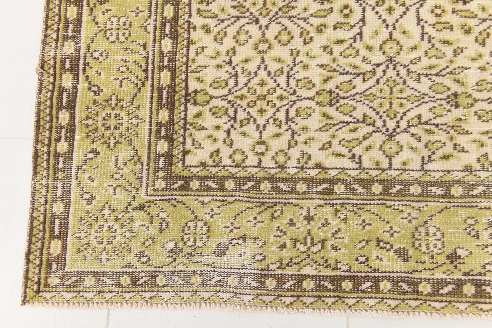 Turkish Vintage Rug  5'10" x 10'5" ft