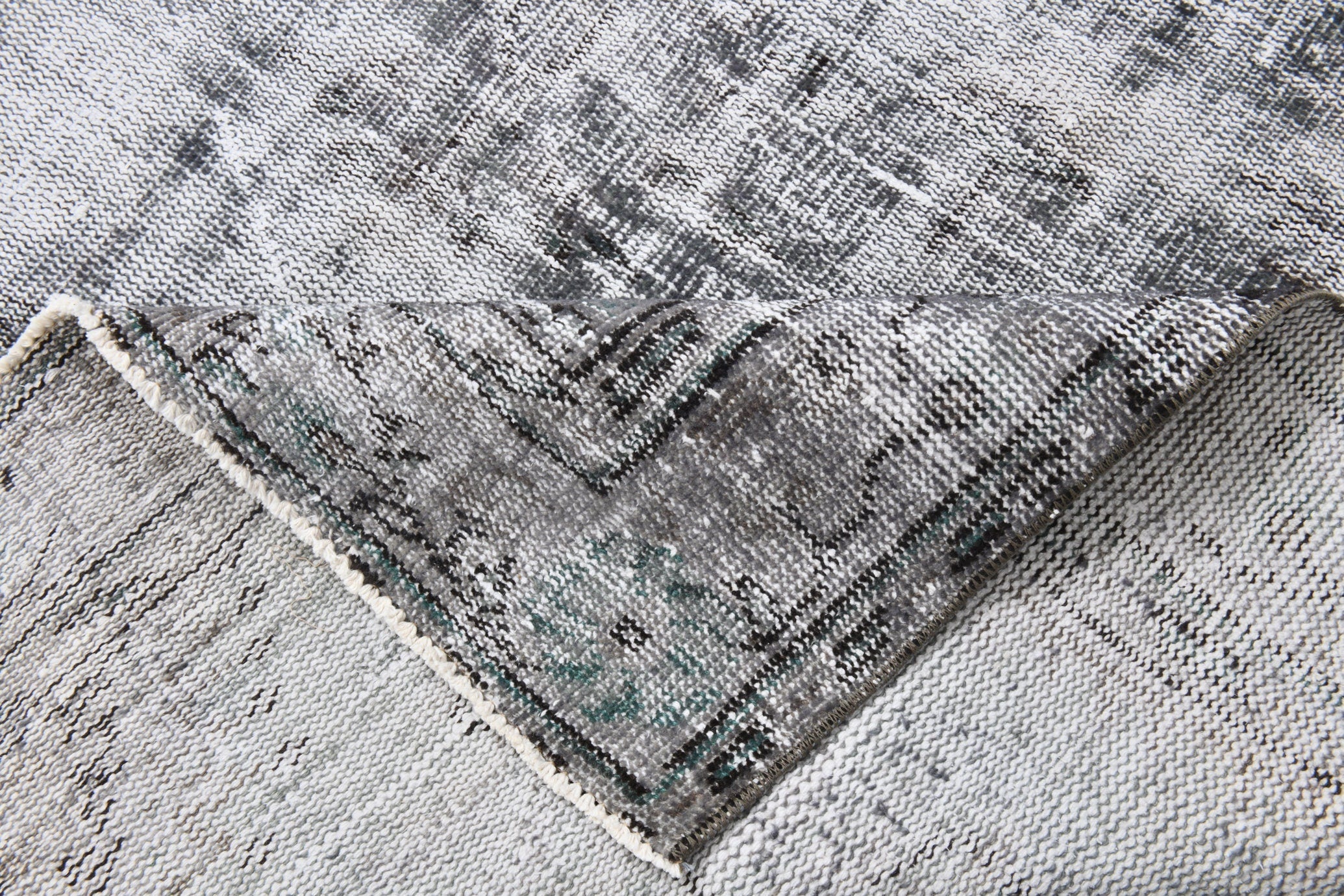 Turkish Vintage Rug  5'10" x 8'11" ft