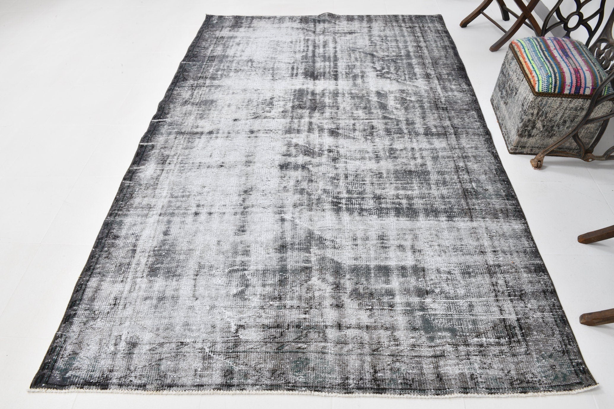 Turkish Vintage Rug  5'10" x 8'11" ft