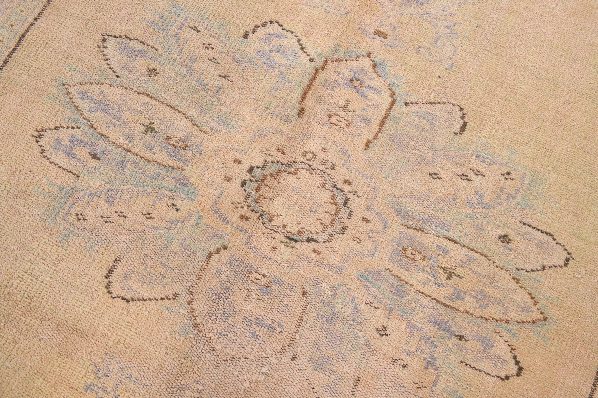 Turkish Vintage Rug  5'10" x 8'6" ft