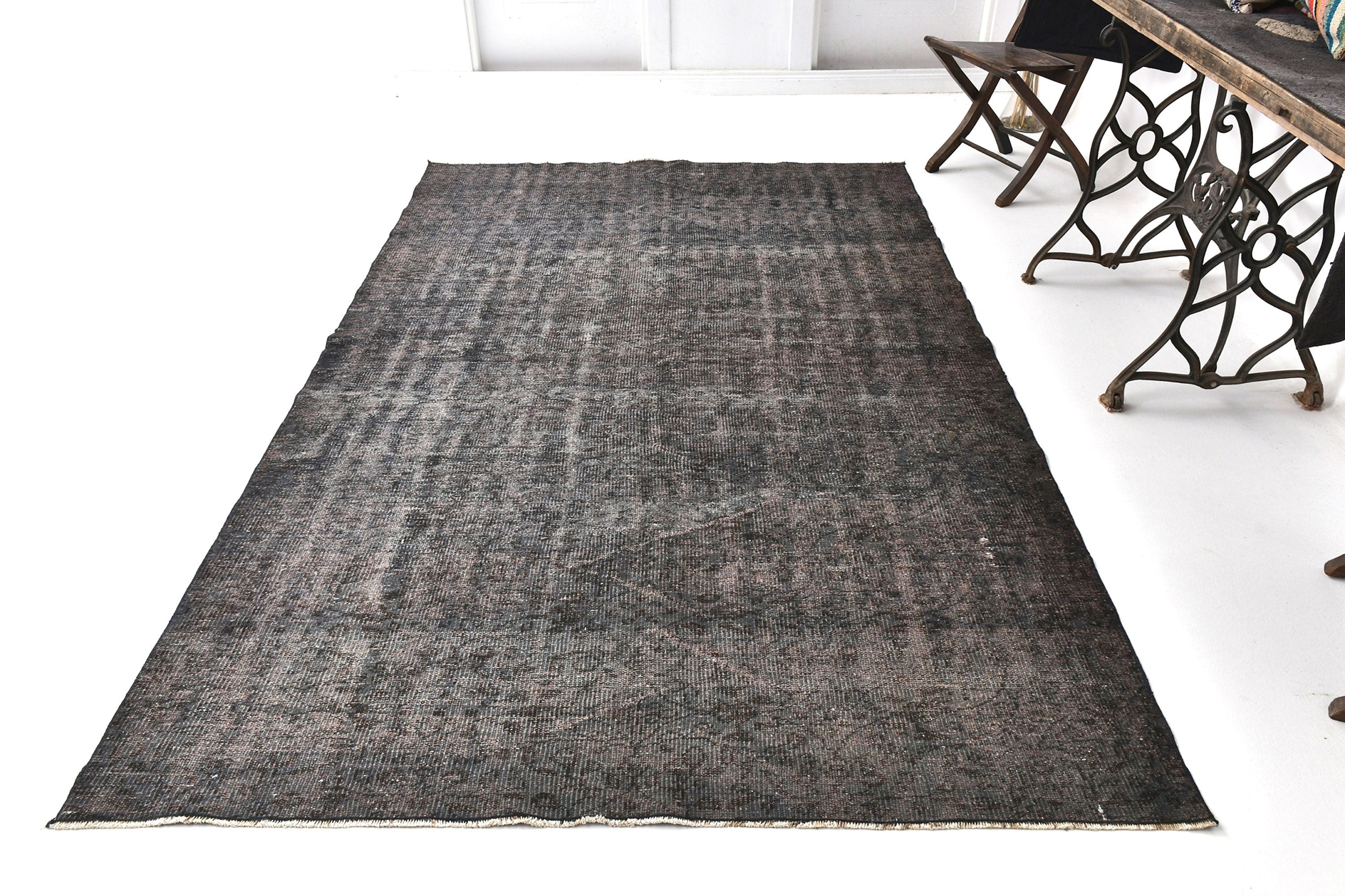 Turkish Vintage Rug  5'10" x 9'0" ft