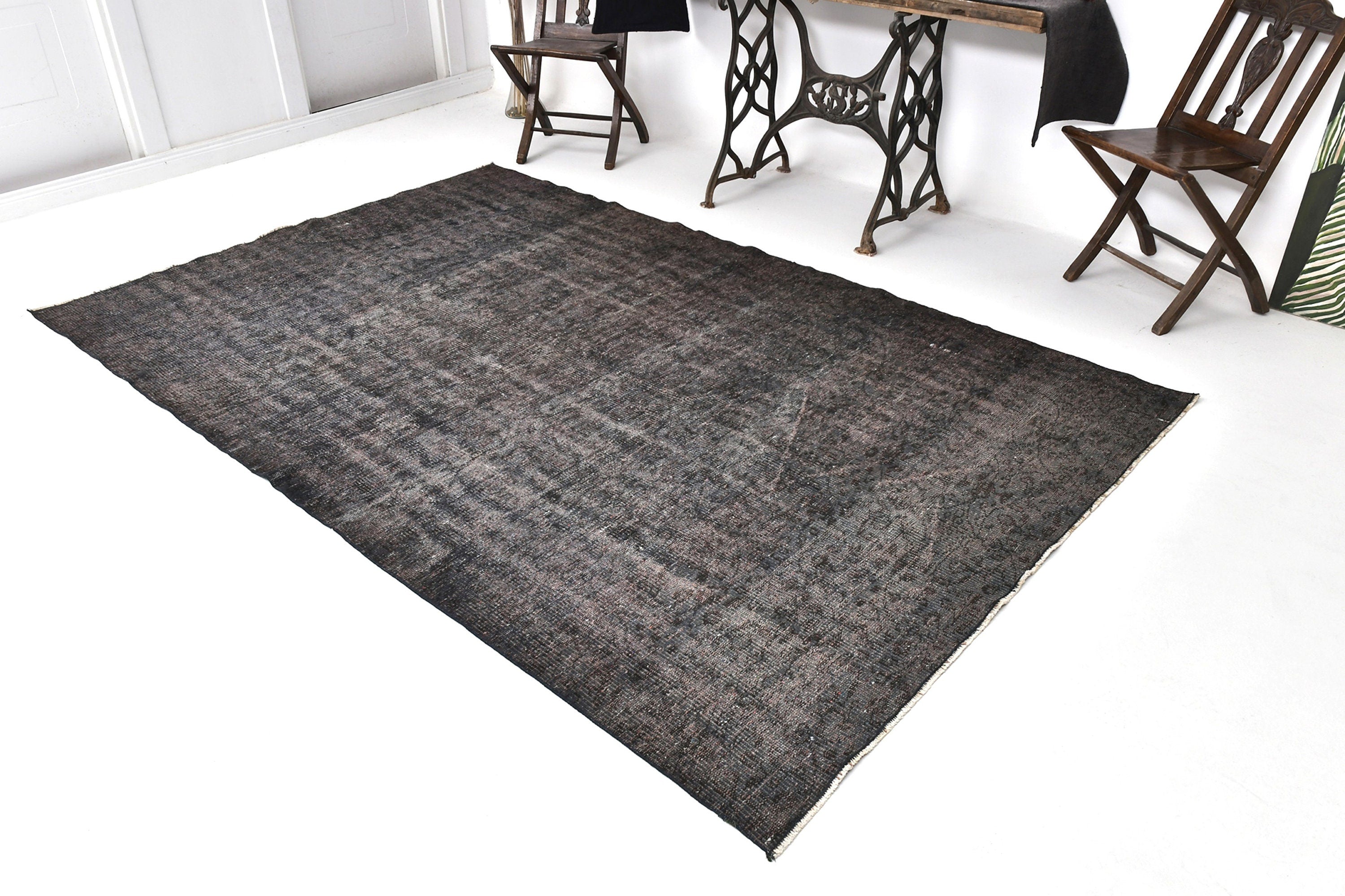 Turkish Vintage Rug  5'10" x 9'0" ft