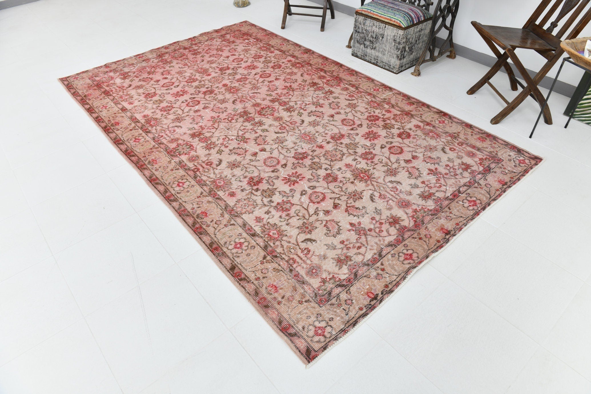 Turkish Vintage Rug  5'10" x 9'5" ft
