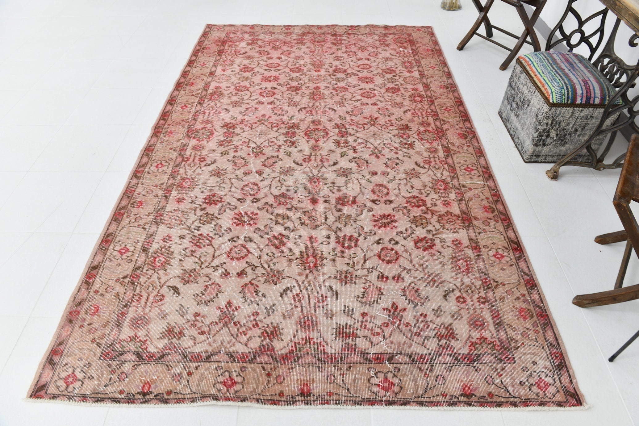 Turkish Vintage Rug  5'10" x 9'5" ft