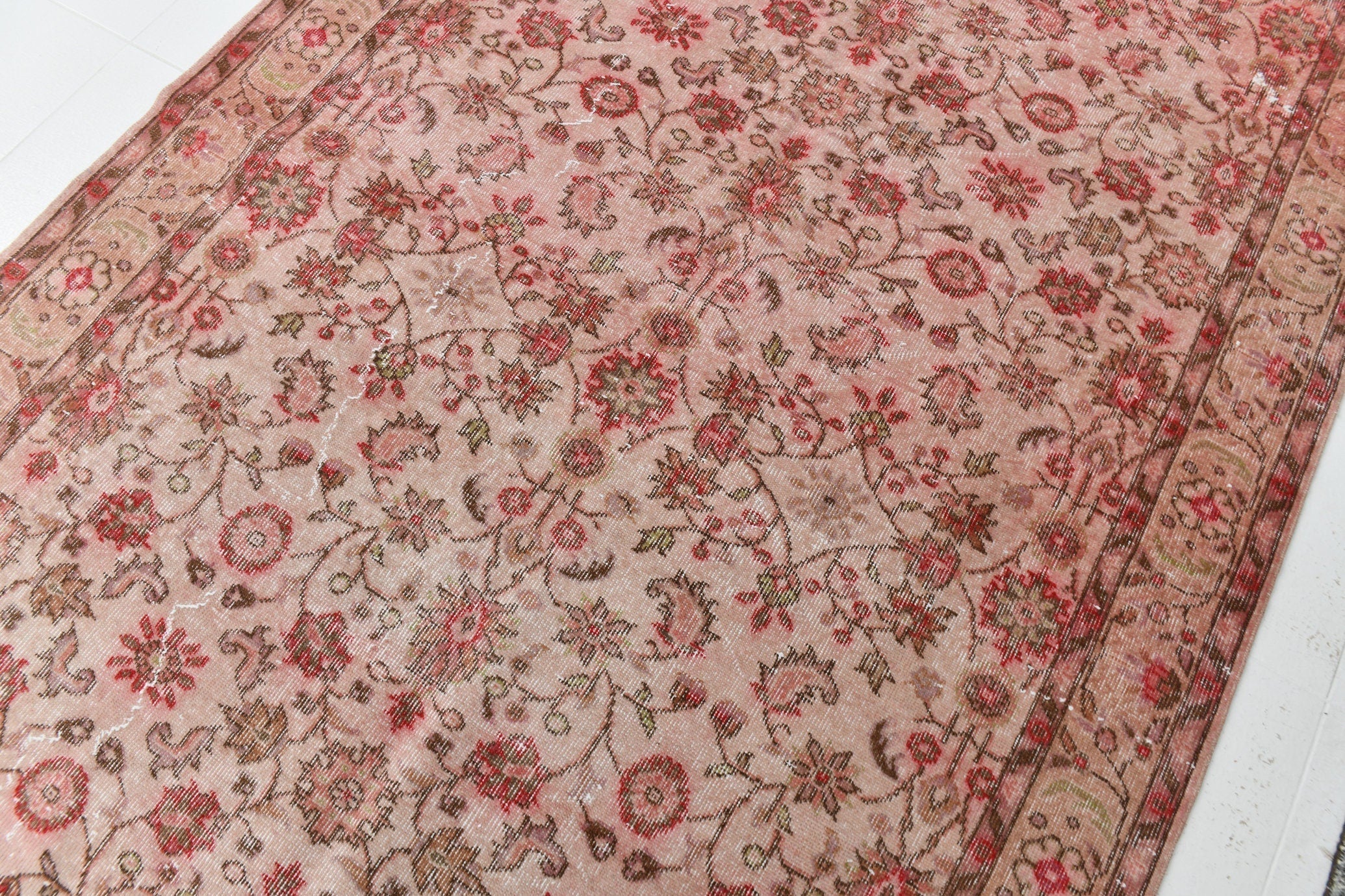 Turkish Vintage Rug  5'10" x 9'5" ft