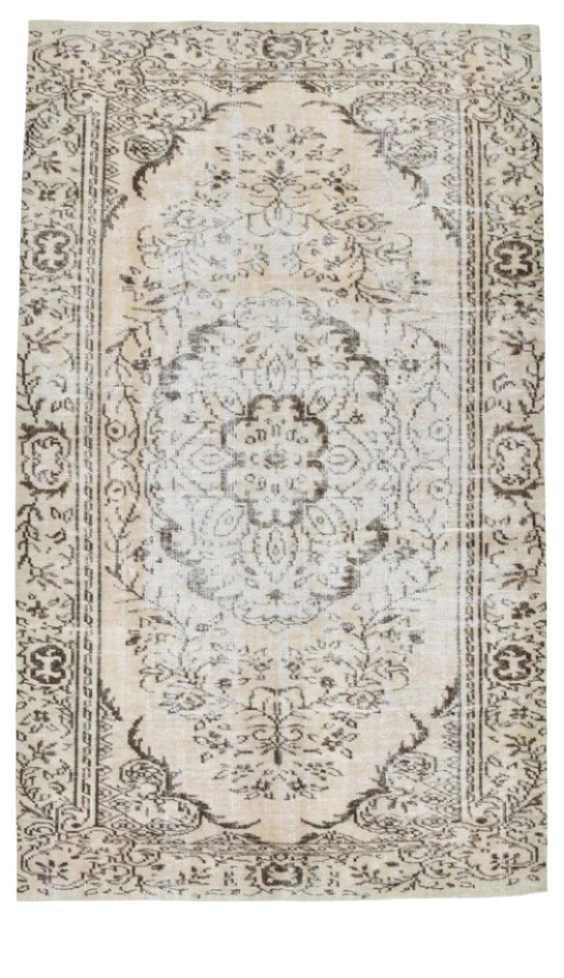 Turkish Vintage Rug  5'10" x 9'8" ft