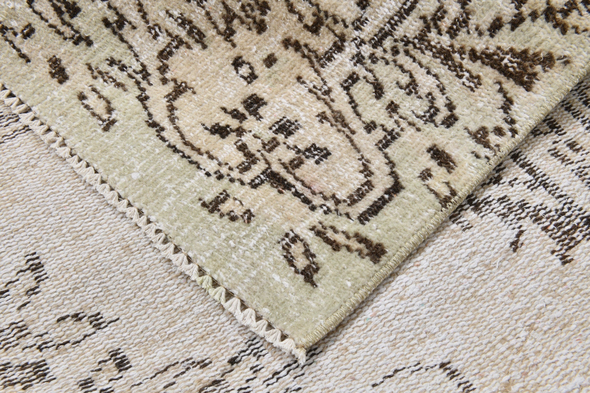 Turkish Vintage Rug  5'10" x 9'8" ft