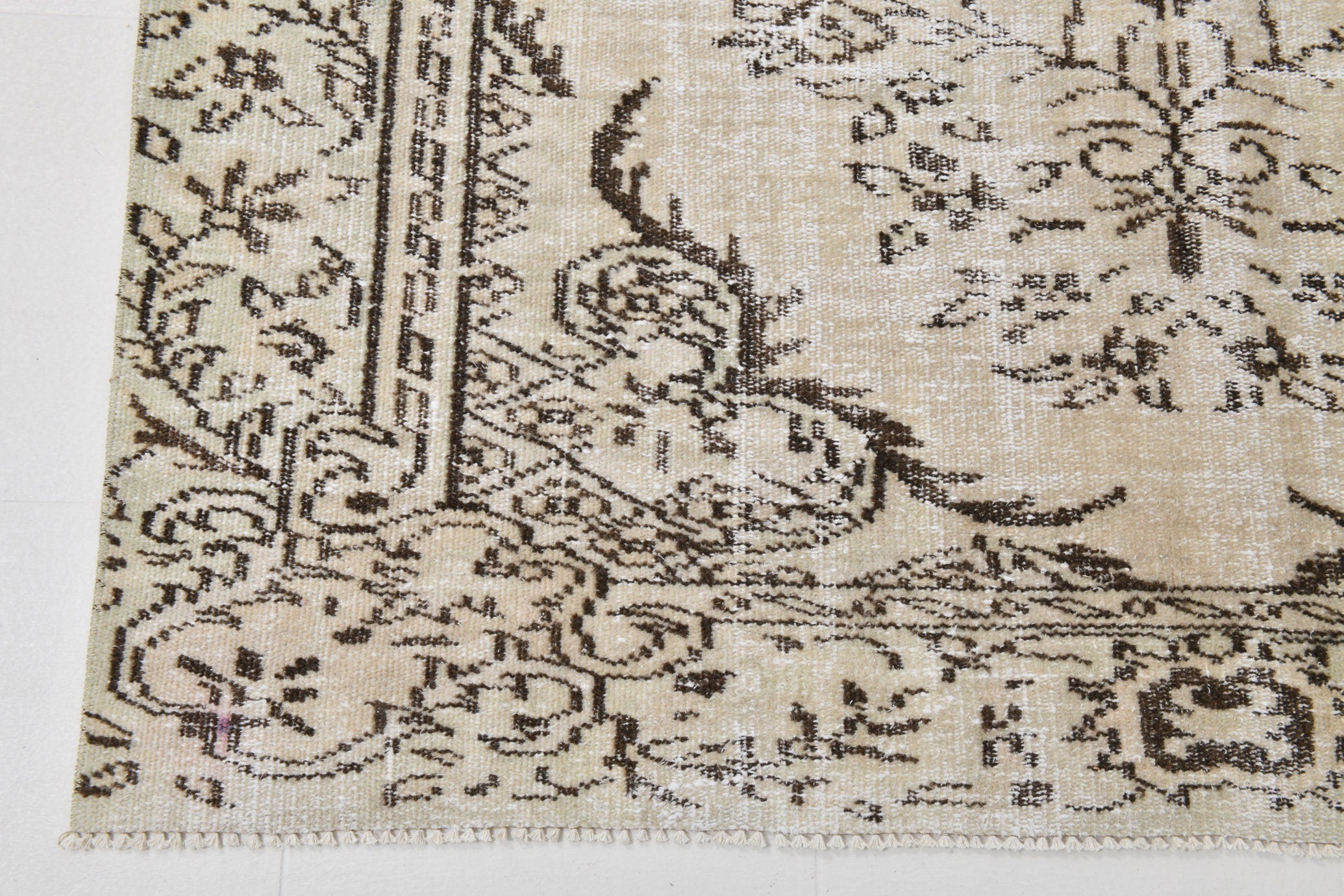 Turkish Vintage Rug  5'10" x 9'8" ft