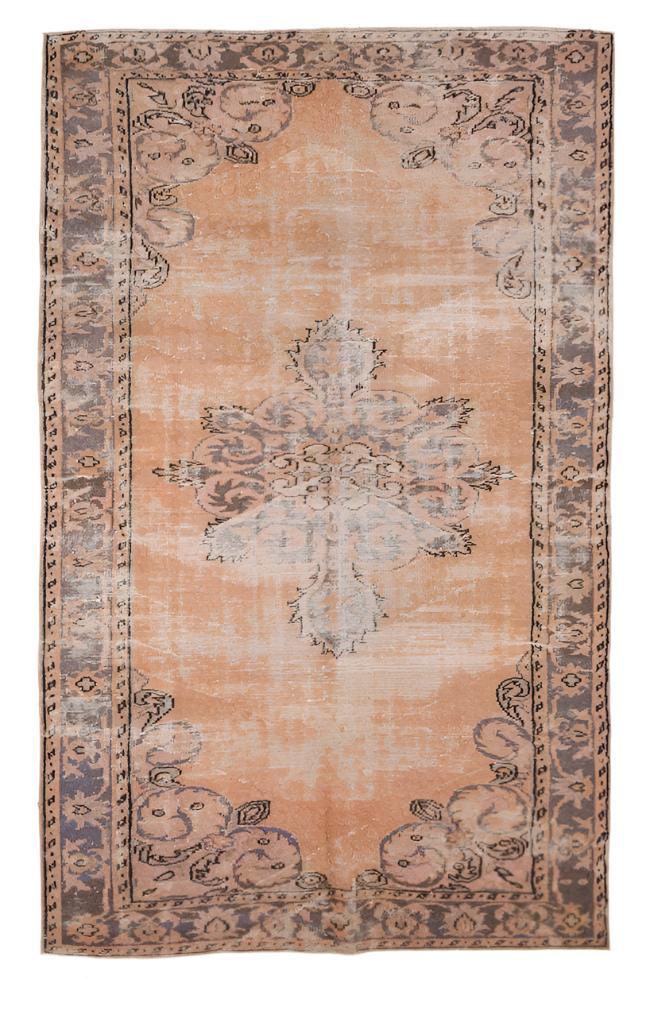 Turkish Vintage Rug  5'11" x 9'6" ft