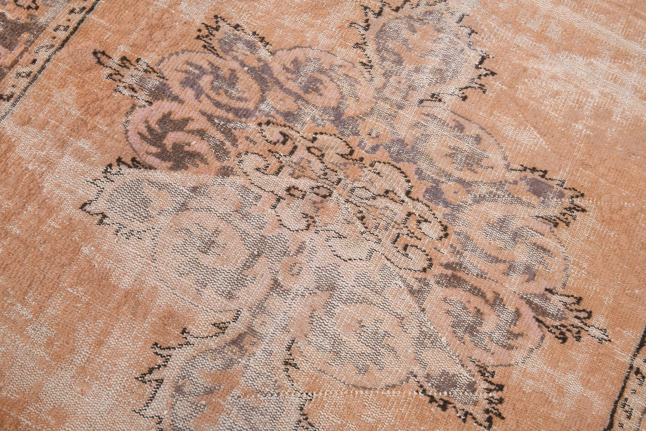 Turkish Vintage Rug  5'11" x 9'6" ft