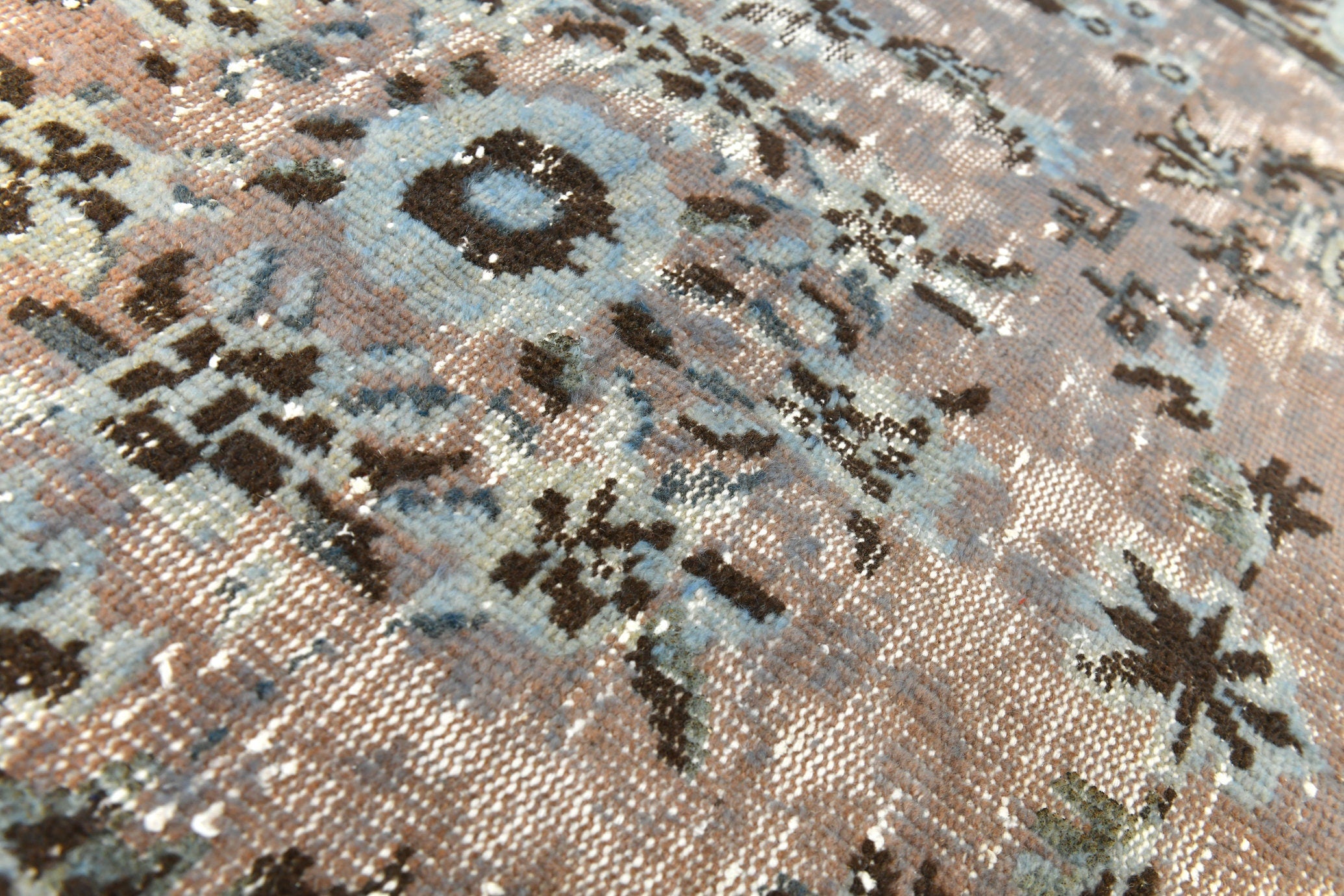 Turkish Vintage Rug  5'12" x 10'1" ft