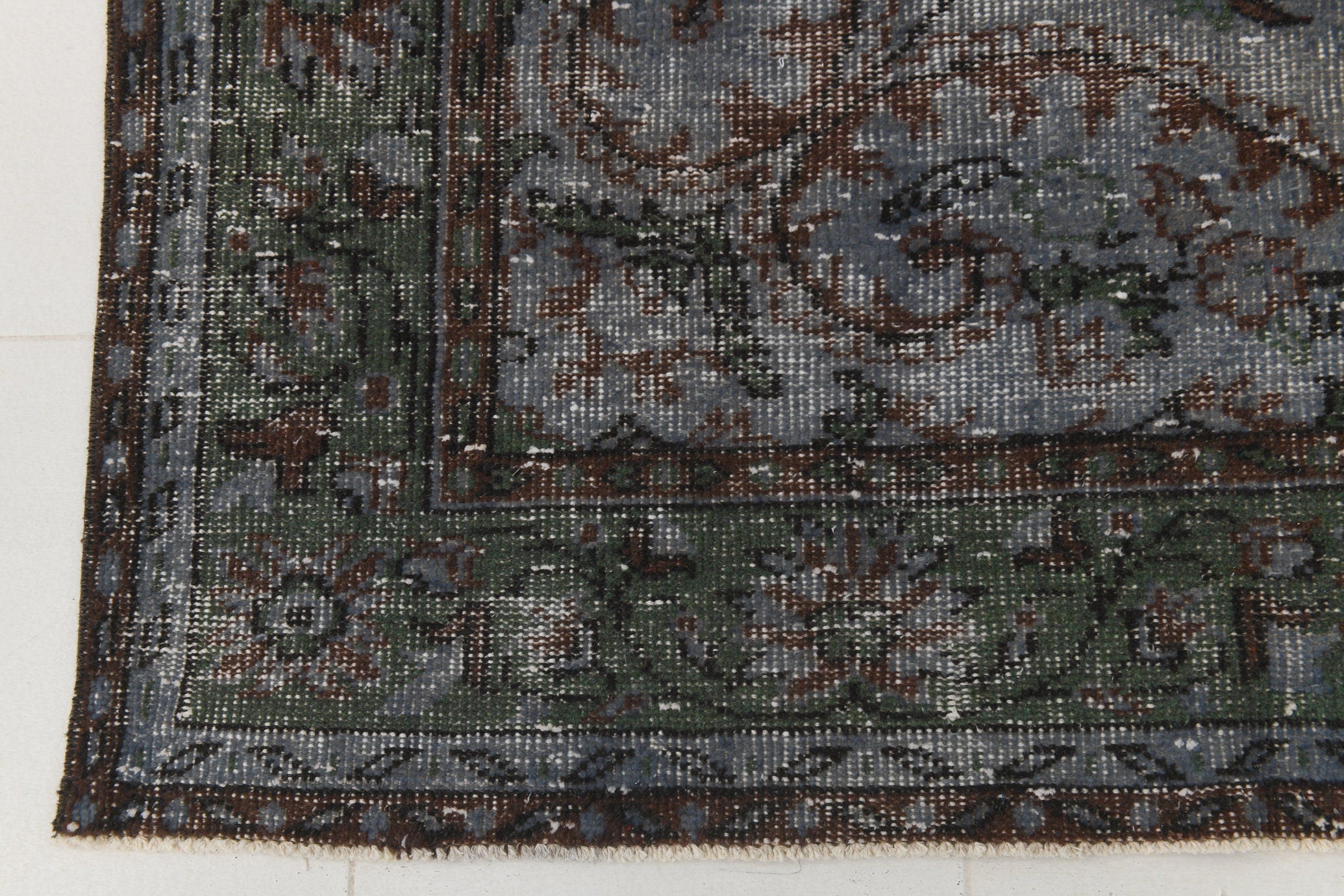 Turkish Vintage Rug  5'12" x 10'6" ft