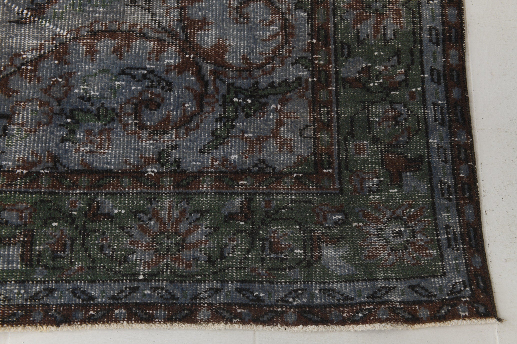 Turkish Vintage Rug  5'12" x 10'6" ft