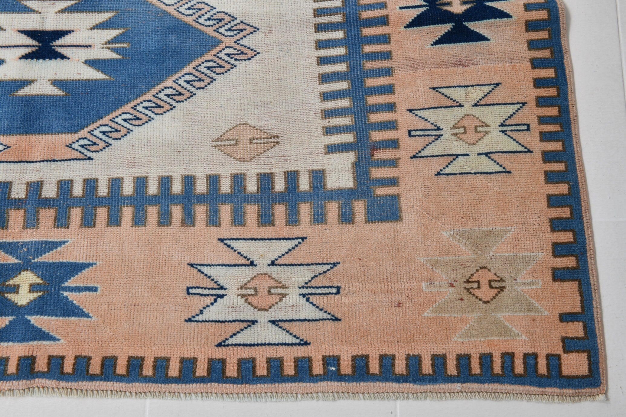 Turkish Vintage Rug  5'12" x 7'8" ft