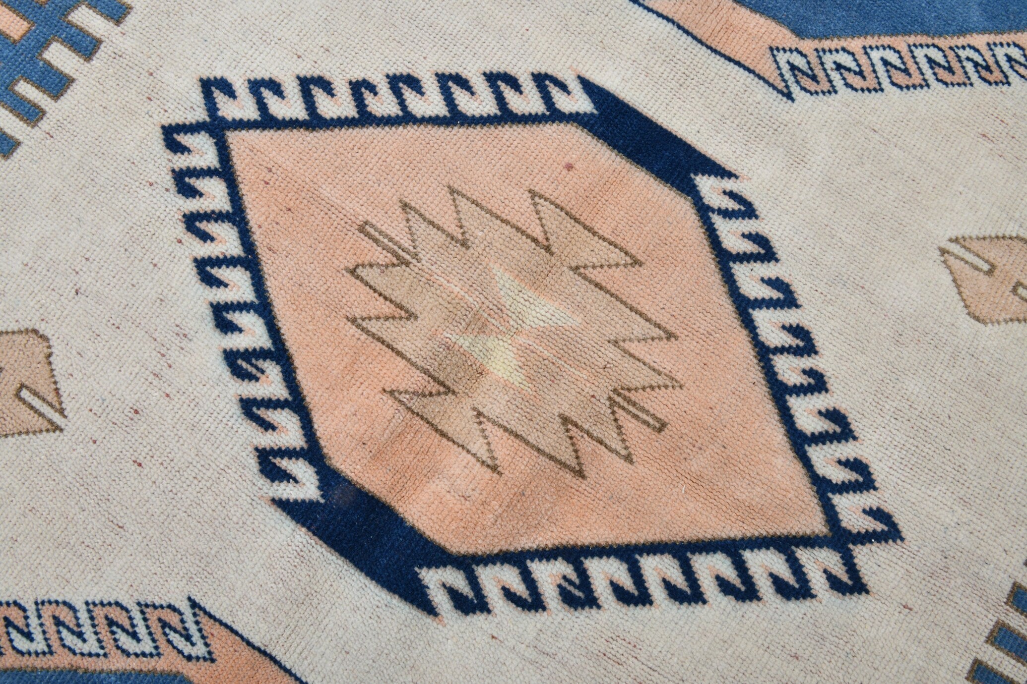 Turkish Vintage Rug  5'12" x 7'8" ft